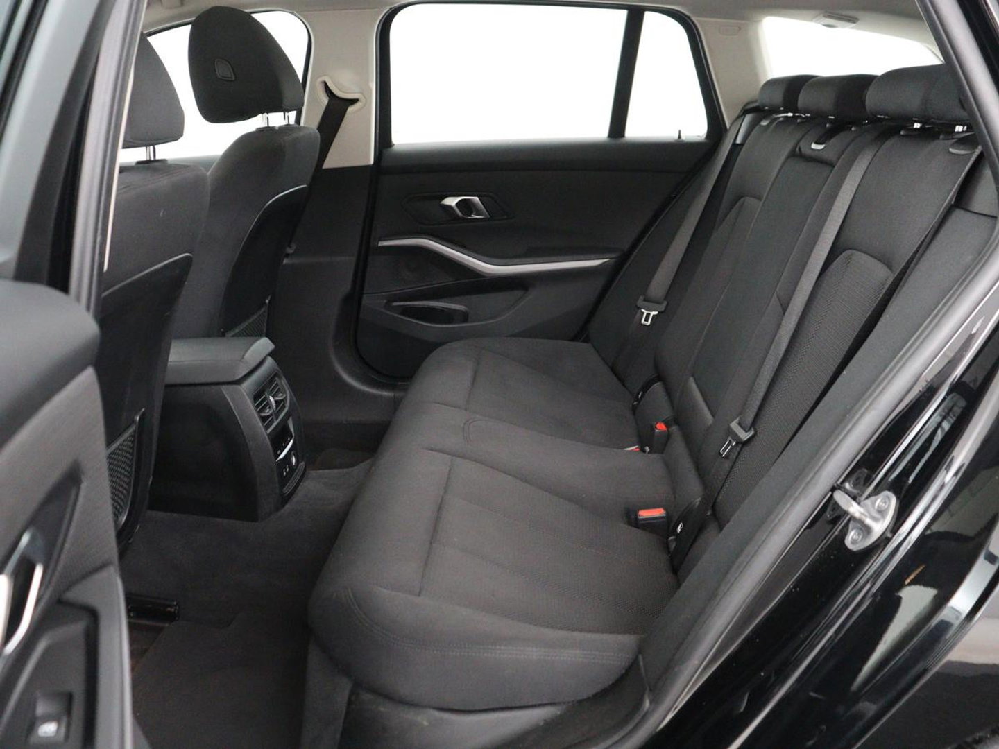 BMW 3-serie 320i Executive Edition | Panoramadak | Carplay | Navigatie | Live Cockpit | Full LED | Parkeerhulp | Cruise control | Climate control