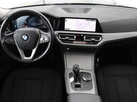 BMW 3-serie 320i Executive Edition | Panoramadak | Carplay | Navigatie | Live Cockpit | Full LED | Parkeerhulp | Cruise control | Climate control