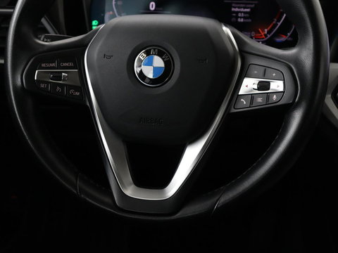 BMW 3-serie 320i Executive Edition | Panoramadak | Carplay | Navigatie | Live Cockpit | Full LED | Parkeerhulp | Cruise control | Climate control