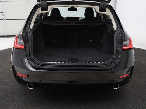 BMW 3-serie 320i Executive Edition | Panoramadak | Carplay | Navigatie | Live Cockpit | Full LED | Parkeerhulp | Cruise control | Climate control