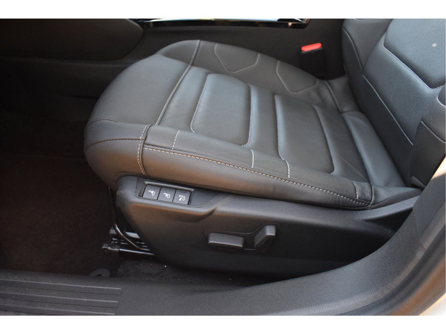 Citroën C4 1.2 Puretech Shine | WINTERBANDEN + LM WIELEN | NL-AUTO | BOEKJES | NAP EN ONDERHOUDSHISTORIE