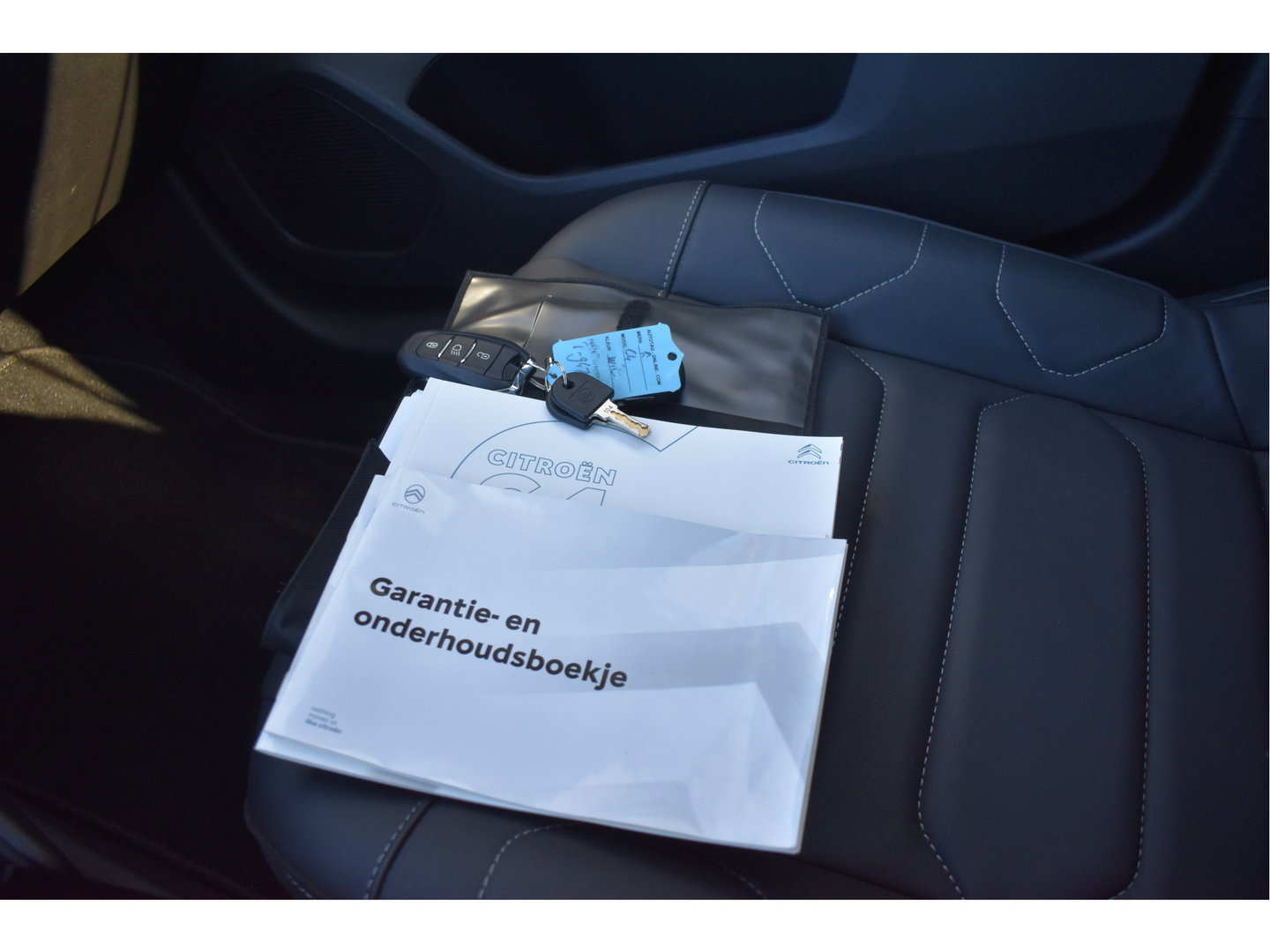 Citroën C4 1.2 Puretech Shine | WINTERBANDEN + LM WIELEN | NL-AUTO | BOEKJES | NAP EN ONDERHOUDSHISTORIE