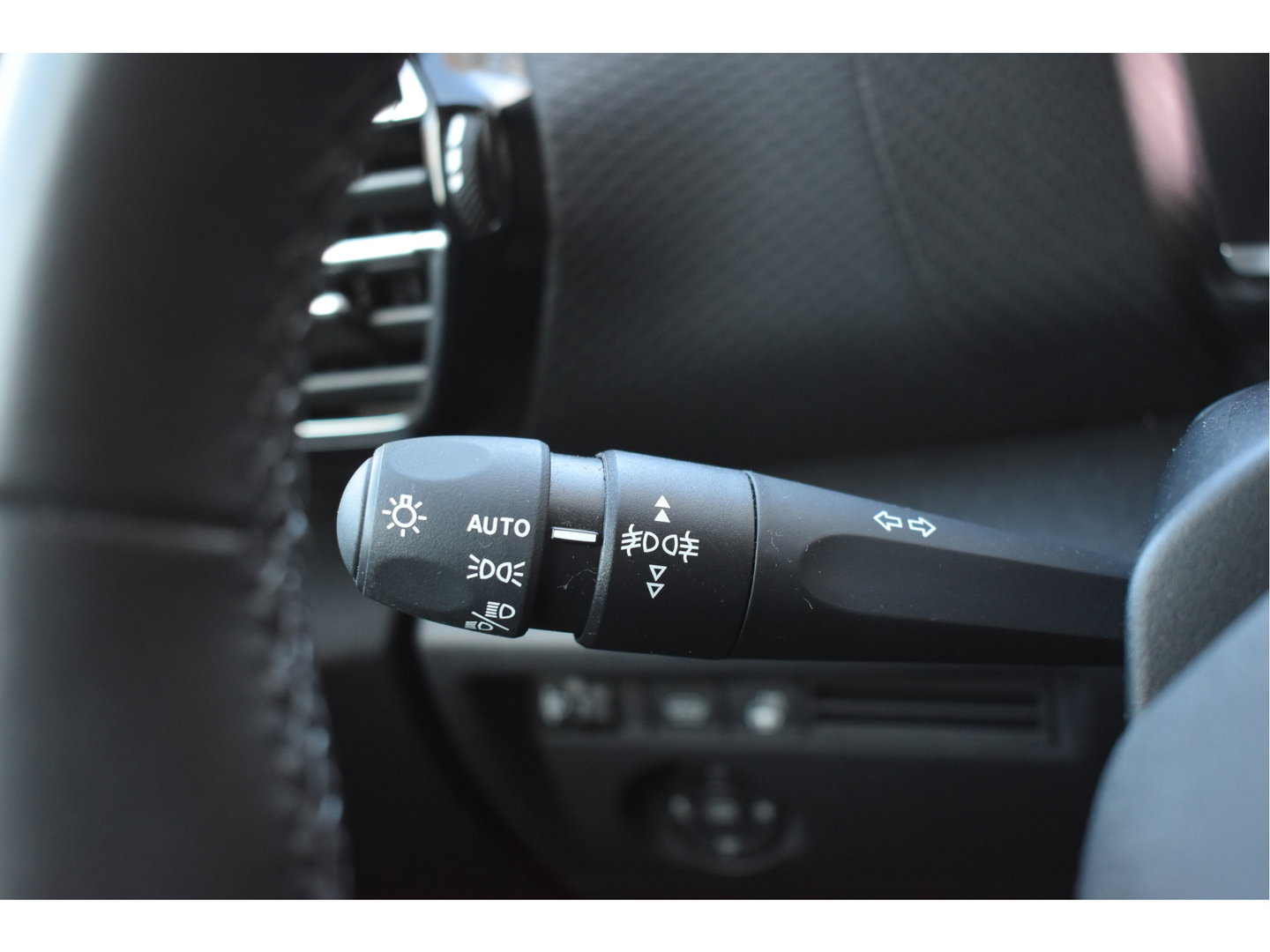 Citroën C4 1.2 Puretech Shine | WINTERBANDEN + LM WIELEN | NL-AUTO | BOEKJES | NAP EN ONDERHOUDSHISTORIE