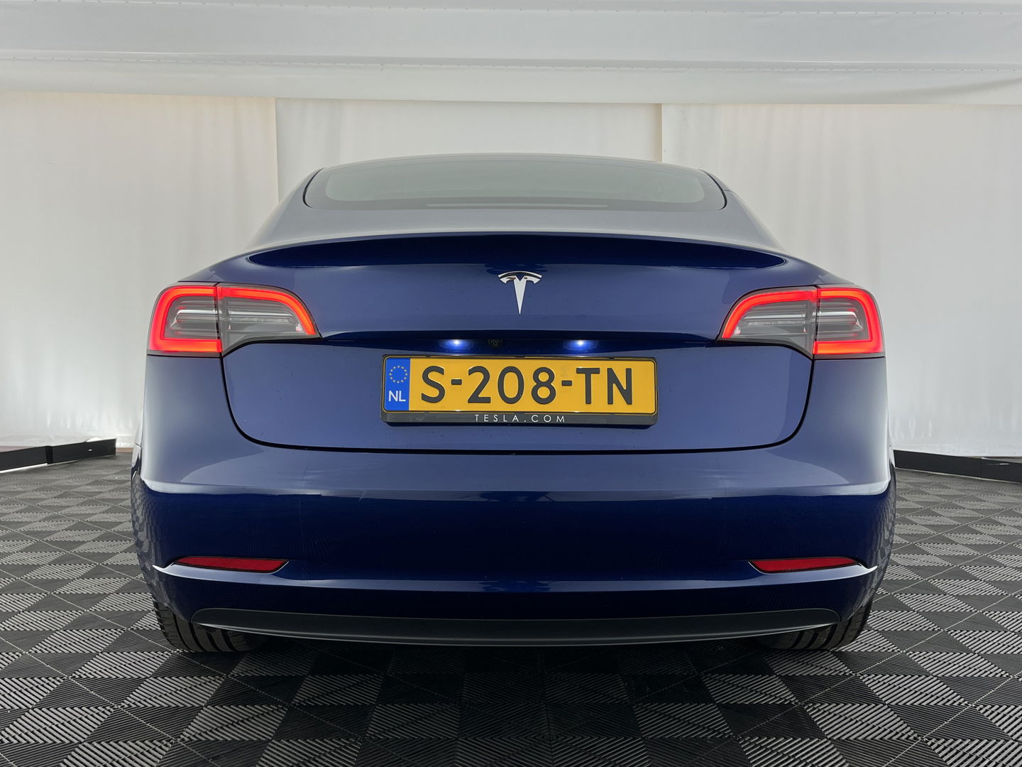 Tesla Model 3 Standard RWD Plus 60 kWh [ 3-Fase ] (INCL-BTW) Aut. *PANO | AUTOPILOT | LEATHER | KEYLESS | FULL-LED | MEMORY-PACK | TOPVIEW | DAB | CARPLAY | DIGI-COCKPIT | LANE-ASSIST | COMFORTSEATS | 19"ALU*
