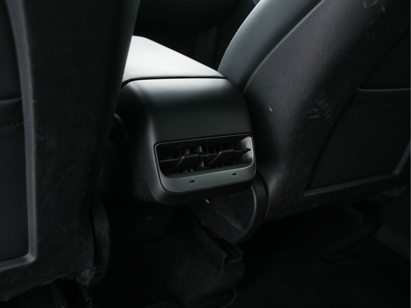 Tesla Model Y Long Range AWD 75 kWh [ 3-Fase-11kW ] {SOH-87%} (INCL-BTW) Aut. *PANO | AUTO-PILOT | LEATHER | NAVI-FULLMAP | MATRIX-LED | KEYLESS | CAMERA | DAB+ | HEATED-COMFORTSEATS | PRIVACY-GLASS | TOPVIEW |  19''ALU*