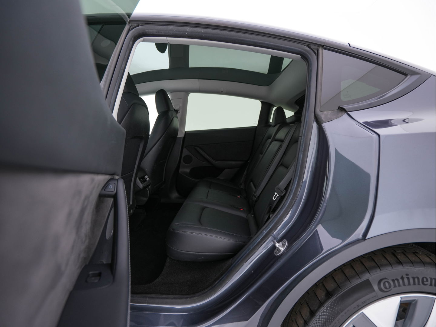 Tesla Model Y Long Range AWD 75 kWh [ 3-Fase-11kW ] {SOH-87%} (INCL-BTW) Aut. *PANO | AUTO-PILOT | LEATHER | NAVI-FULLMAP | MATRIX-LED | KEYLESS | CAMERA | DAB+ | HEATED-COMFORTSEATS | PRIVACY-GLASS | TOPVIEW |  19''ALU*