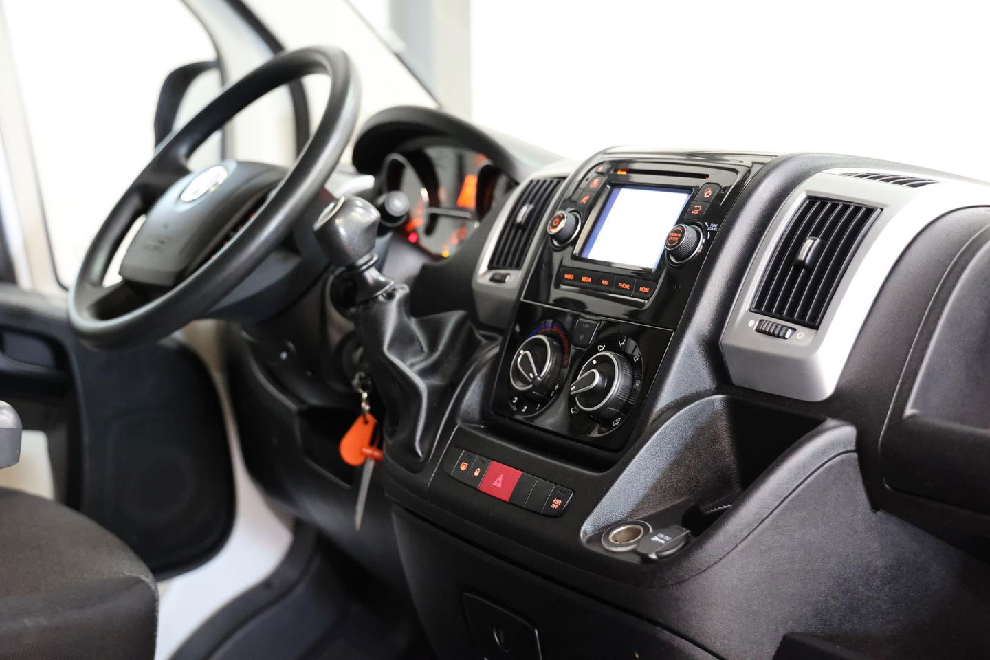 Fiat Ducato BAKWAGEN MEUBELBAK MET LAADKLEP