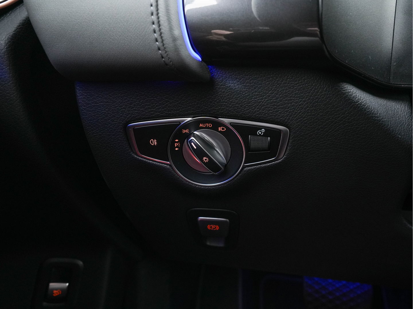 Mercedes-Benz EQC 400 4MATIC Business Solution Luxury 80 kWh {SOH-89%} (INCL.BTW) Aut.*LEATHER | FULL-LED | DISTRONIC | BLINDSPOT | HEATED-COMFORTSEATS | DIGI-WIDESCREEN | DAB+ | KEYLESS | AMBIENTLIGHT | NAVI-FULLMAP | ECC | PRIVACY-GLASS | PDC | 20''ALU*