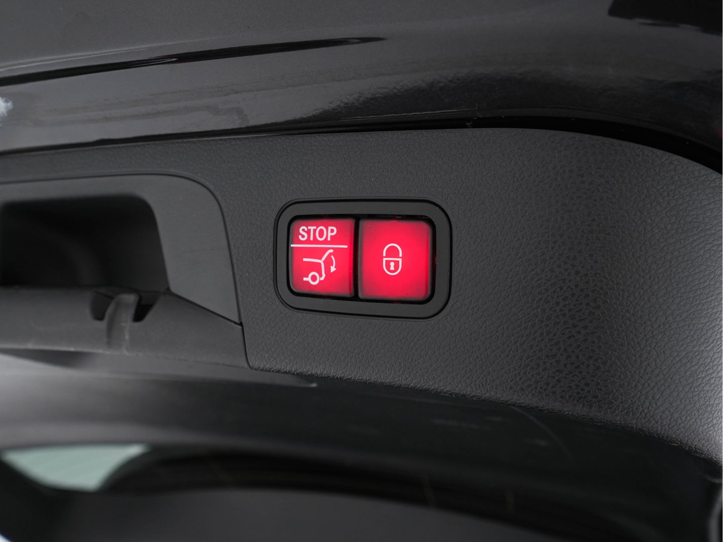 Mercedes-Benz EQC 400 4MATIC Business Solution Luxury 80 kWh {SOH-89%} (INCL.BTW) Aut.*LEATHER | FULL-LED | DISTRONIC | BLINDSPOT | HEATED-COMFORTSEATS | DIGI-WIDESCREEN | DAB+ | KEYLESS | AMBIENTLIGHT | NAVI-FULLMAP | ECC | PRIVACY-GLASS | PDC | 20''ALU*