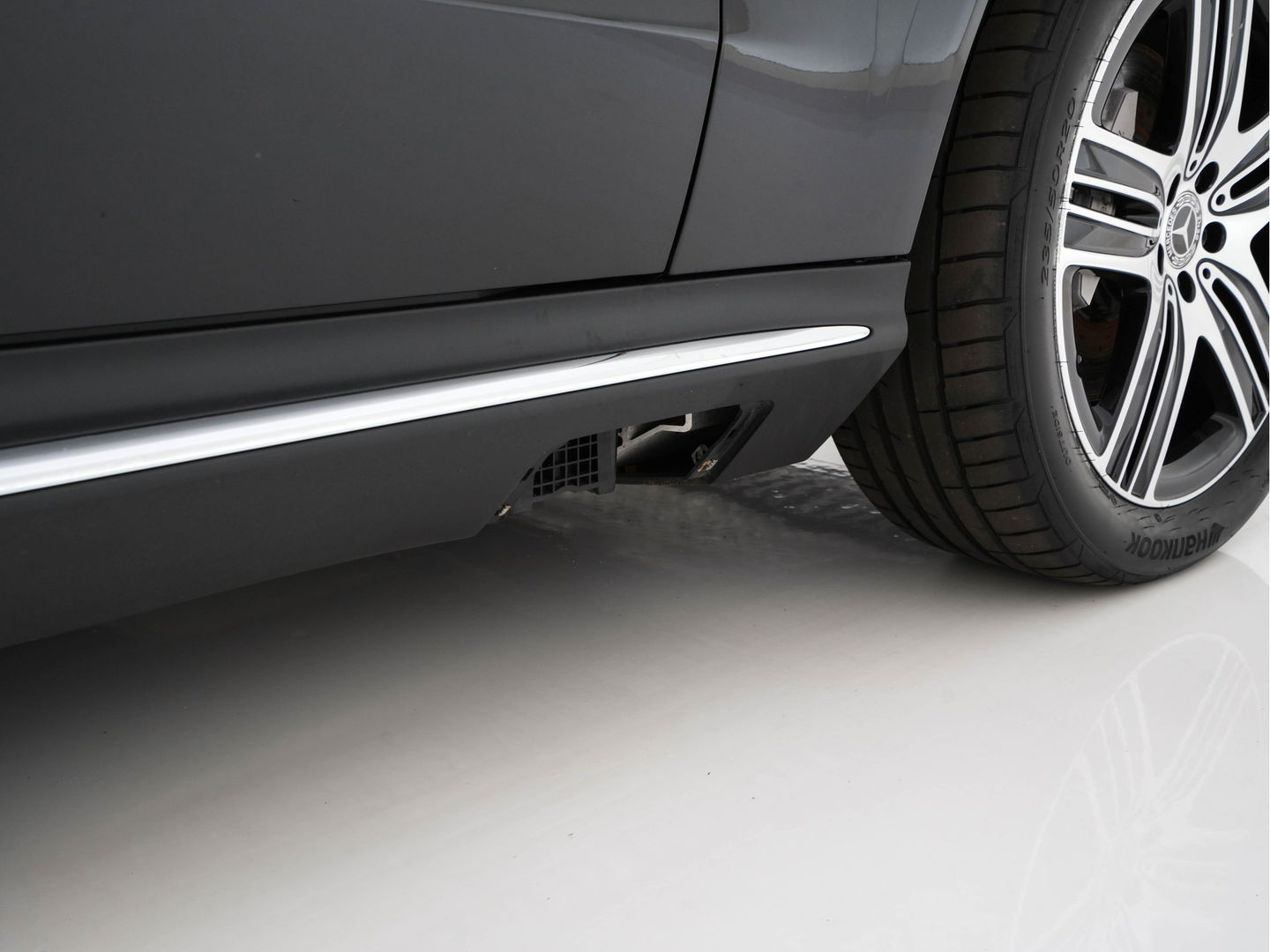 Mercedes-Benz EQC 400 4MATIC Business Solution Luxury 80 kWh {SOH-89%} (INCL.BTW) Aut.*LEATHER | FULL-LED | DISTRONIC | BLINDSPOT | HEATED-COMFORTSEATS | DIGI-WIDESCREEN | DAB+ | KEYLESS | AMBIENTLIGHT | NAVI-FULLMAP | ECC | PRIVACY-GLASS | PDC | 20''ALU*