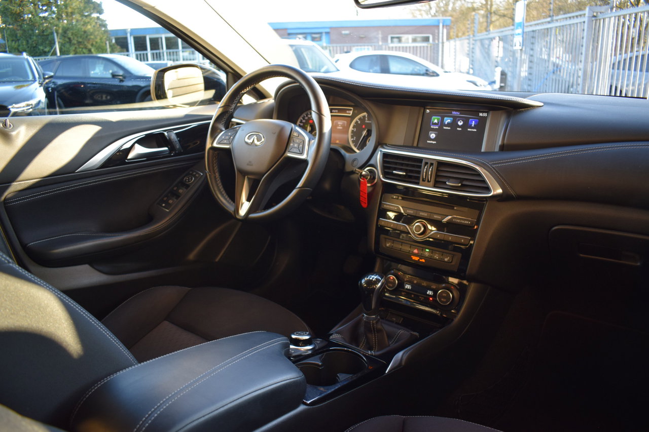 Infiniti Q