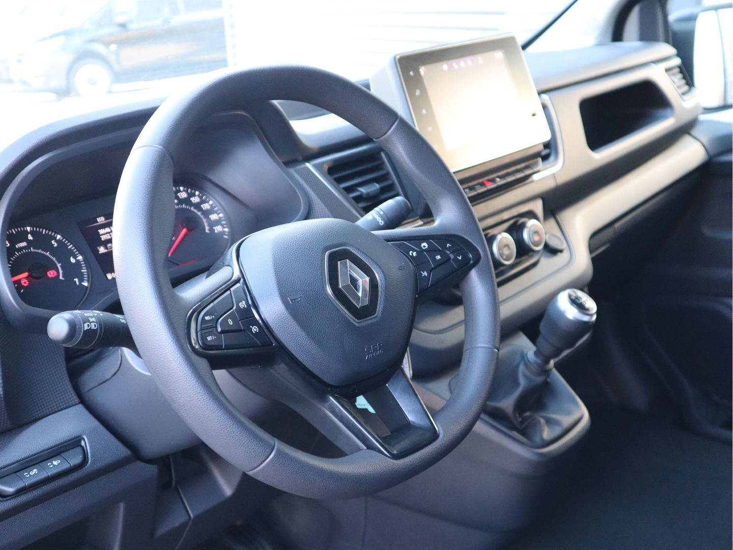 Renault Trafic 2.0 dCi 150pk Euro 6 Lang L2 - Trekhaak 2,5t KG - Apple