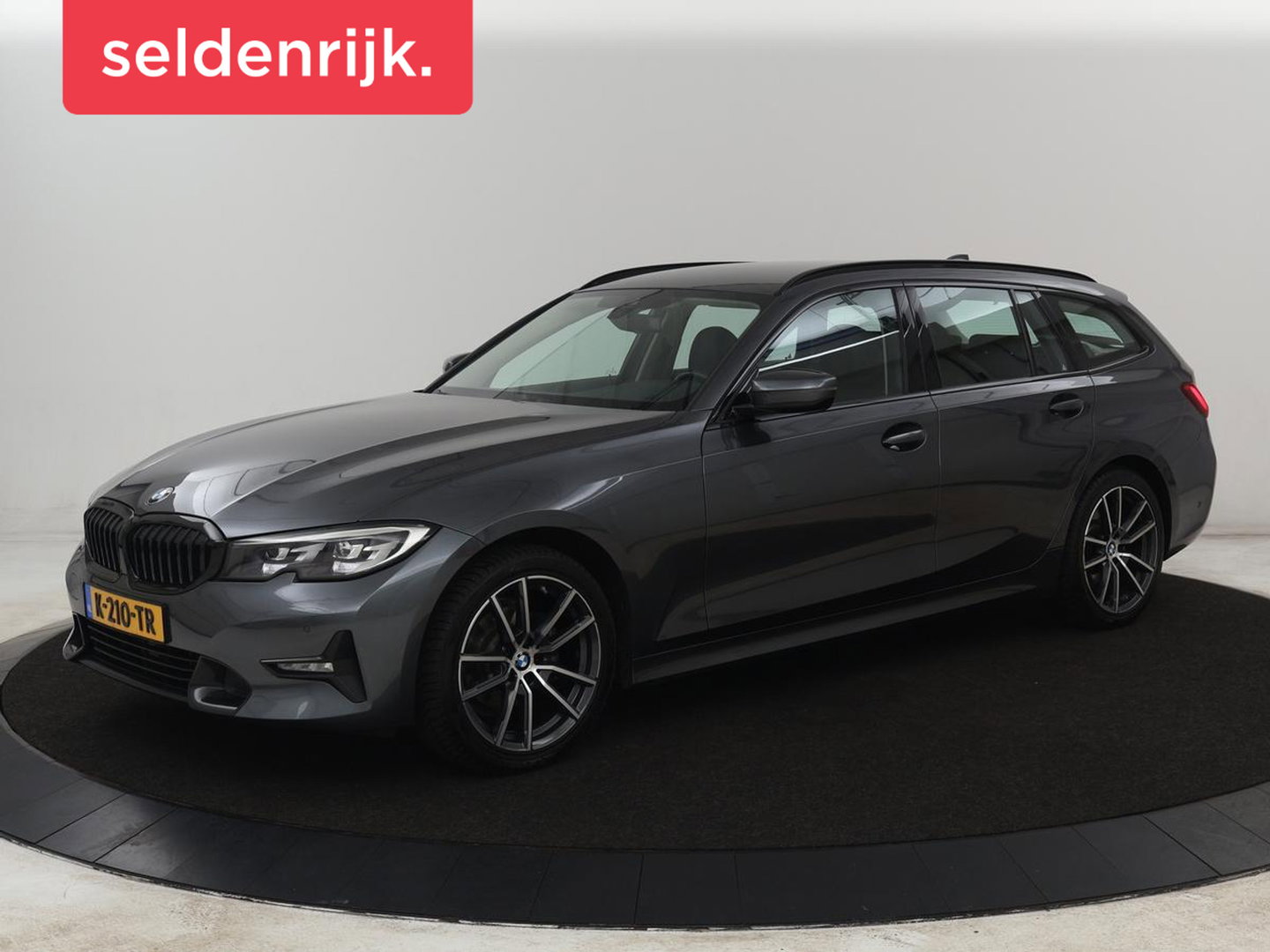 BMW 3 Serie Touring 318i Sport Line | Sportstoelen | Half leder | Live Cockpit | Carplay | Navigatie | Sfeerverlichting | Parkeerhulp | Climate control | Bluetooth | Cruise control