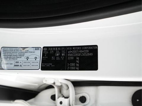 Kia e-Niro ExecutiveLine 64 kWh [ 3-Fase ] {SOH-100%} (INCL-BTW)  Aut.*HEATPUMP | LEATHER | FULL-LED | NAVI-FULLMAP | ADAPTIVE-CRUISE | CAMERA | MEMORY-PACK | LANE-ASSIST | KEYLESS | DIGI-COCKPIT | PRIVACYGLASS | SHIFTPADDLES | 17"ALU*