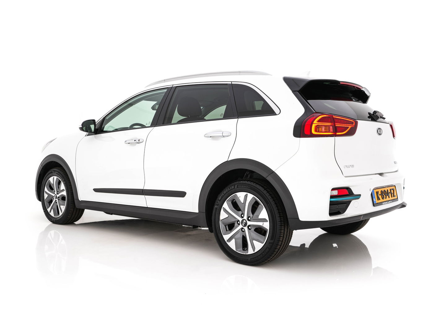 Kia e-Niro ExecutiveLine 64 kWh [ 3-Fase ] {SOH-100%} (INCL-BTW)  Aut.*HEATPUMP | LEATHER | FULL-LED | NAVI-FULLMAP | ADAPTIVE-CRUISE | CAMERA | MEMORY-PACK | LANE-ASSIST | KEYLESS | DIGI-COCKPIT | PRIVACYGLASS | SHIFTPADDLES | 17"ALU*