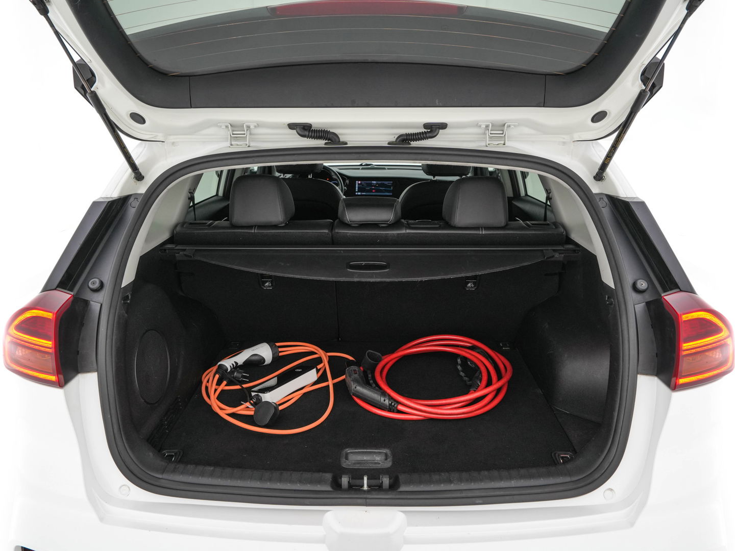 Kia e-Niro ExecutiveLine 64 kWh [ 3-Fase ] {SOH-100%} (INCL-BTW)  Aut.*HEATPUMP | LEATHER | FULL-LED | NAVI-FULLMAP | ADAPTIVE-CRUISE | CAMERA | MEMORY-PACK | LANE-ASSIST | KEYLESS | DIGI-COCKPIT | PRIVACYGLASS | SHIFTPADDLES | 17"ALU*