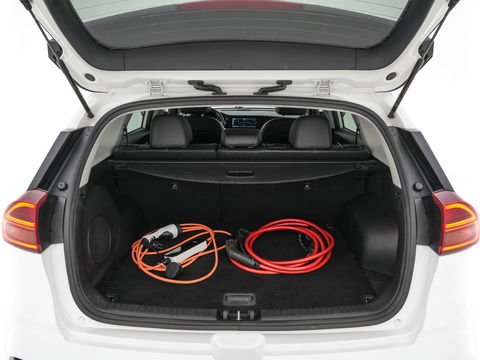 Kia e-Niro ExecutiveLine 64 kWh [ 3-Fase ] {SOH-100%} (INCL-BTW)  Aut.*HEATPUMP | LEATHER | FULL-LED | NAVI-FULLMAP | ADAPTIVE-CRUISE | CAMERA | MEMORY-PACK | LANE-ASSIST | KEYLESS | DIGI-COCKPIT | PRIVACYGLASS | SHIFTPADDLES | 17"ALU*