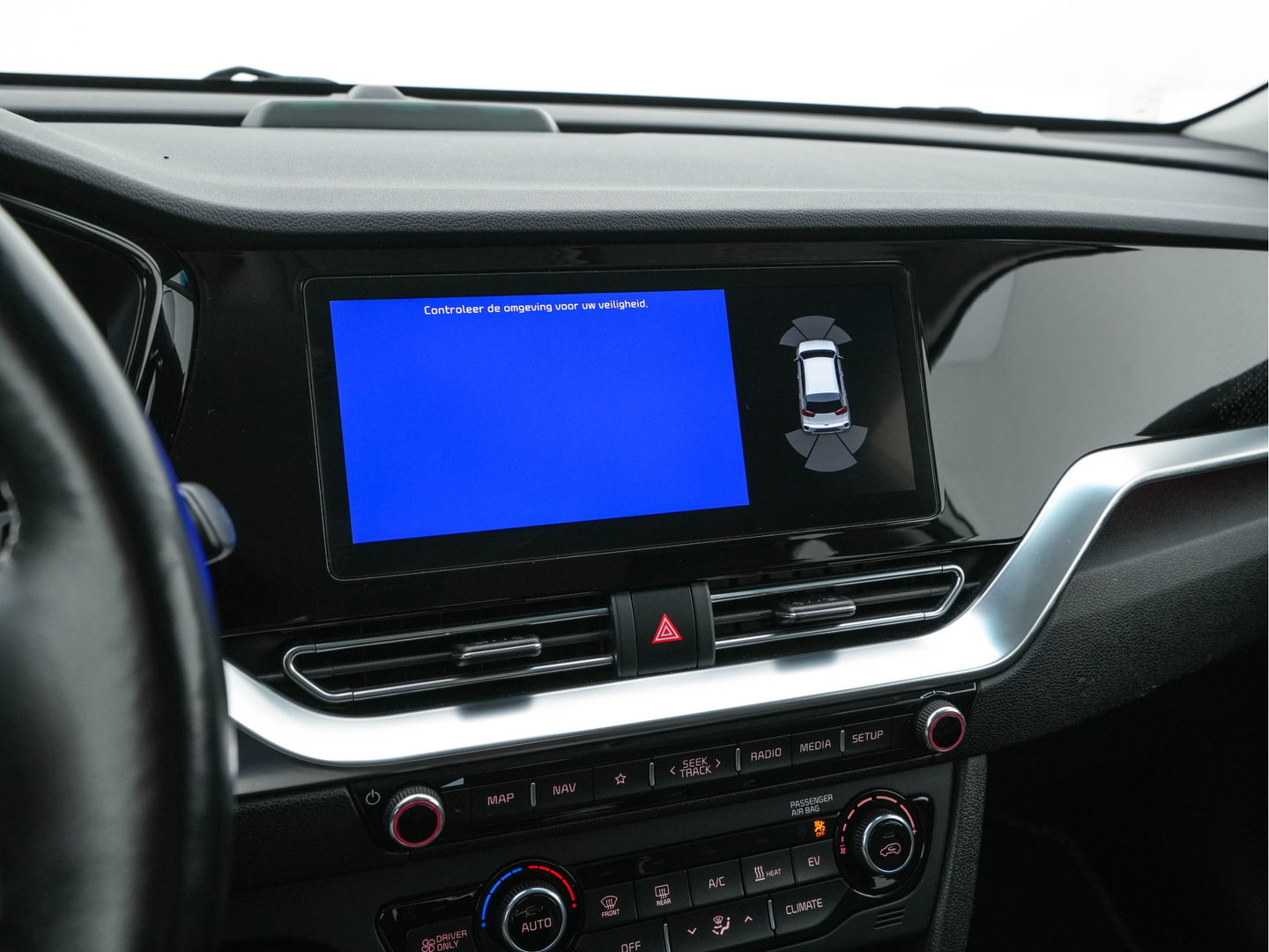 Kia e-Niro ExecutiveLine 64 kWh [ 3-Fase ] {SOH-100%} (INCL-BTW)  Aut.*HEATPUMP | LEATHER | FULL-LED | NAVI-FULLMAP | ADAPTIVE-CRUISE | CAMERA | MEMORY-PACK | LANE-ASSIST | KEYLESS | DIGI-COCKPIT | PRIVACYGLASS | SHIFTPADDLES | 17"ALU*