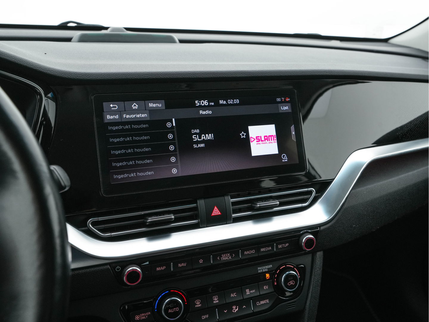 Kia e-Niro ExecutiveLine 64 kWh [ 3-Fase ] {SOH-100%} (INCL-BTW)  Aut.*HEATPUMP | LEATHER | FULL-LED | NAVI-FULLMAP | ADAPTIVE-CRUISE | CAMERA | MEMORY-PACK | LANE-ASSIST | KEYLESS | DIGI-COCKPIT | PRIVACYGLASS | SHIFTPADDLES | 17"ALU*