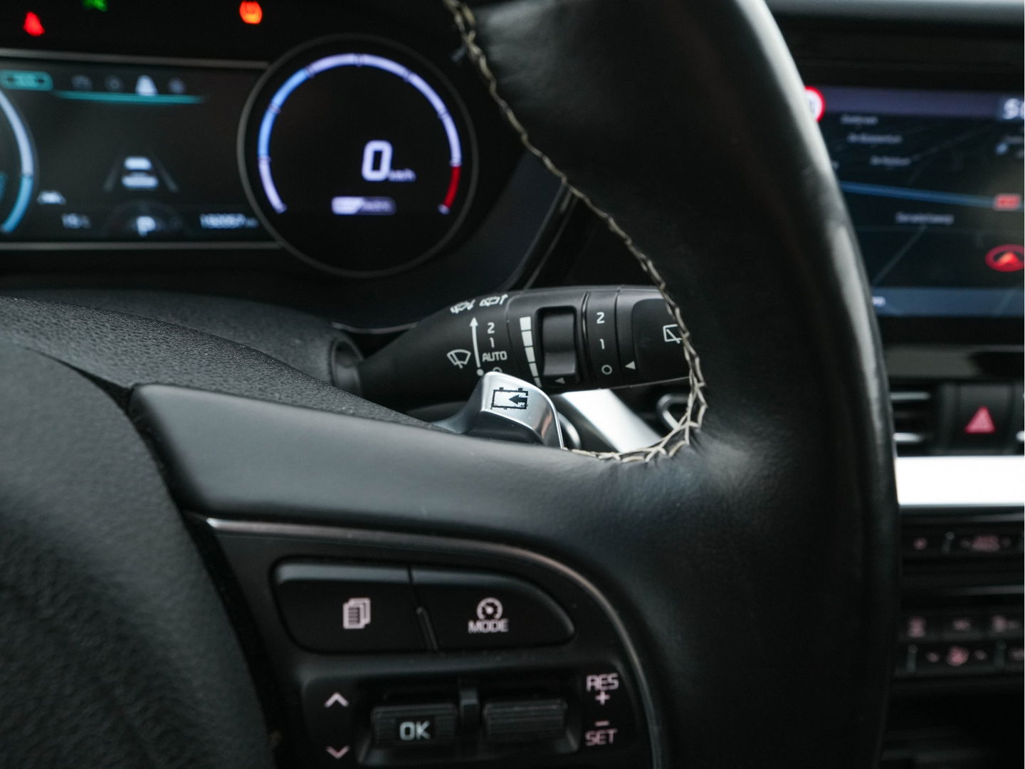 Kia e-Niro ExecutiveLine 64 kWh [ 3-Fase ] {SOH-100%} (INCL-BTW)  Aut.*HEATPUMP | LEATHER | FULL-LED | NAVI-FULLMAP | ADAPTIVE-CRUISE | CAMERA | MEMORY-PACK | LANE-ASSIST | KEYLESS | DIGI-COCKPIT | PRIVACYGLASS | SHIFTPADDLES | 17"ALU*