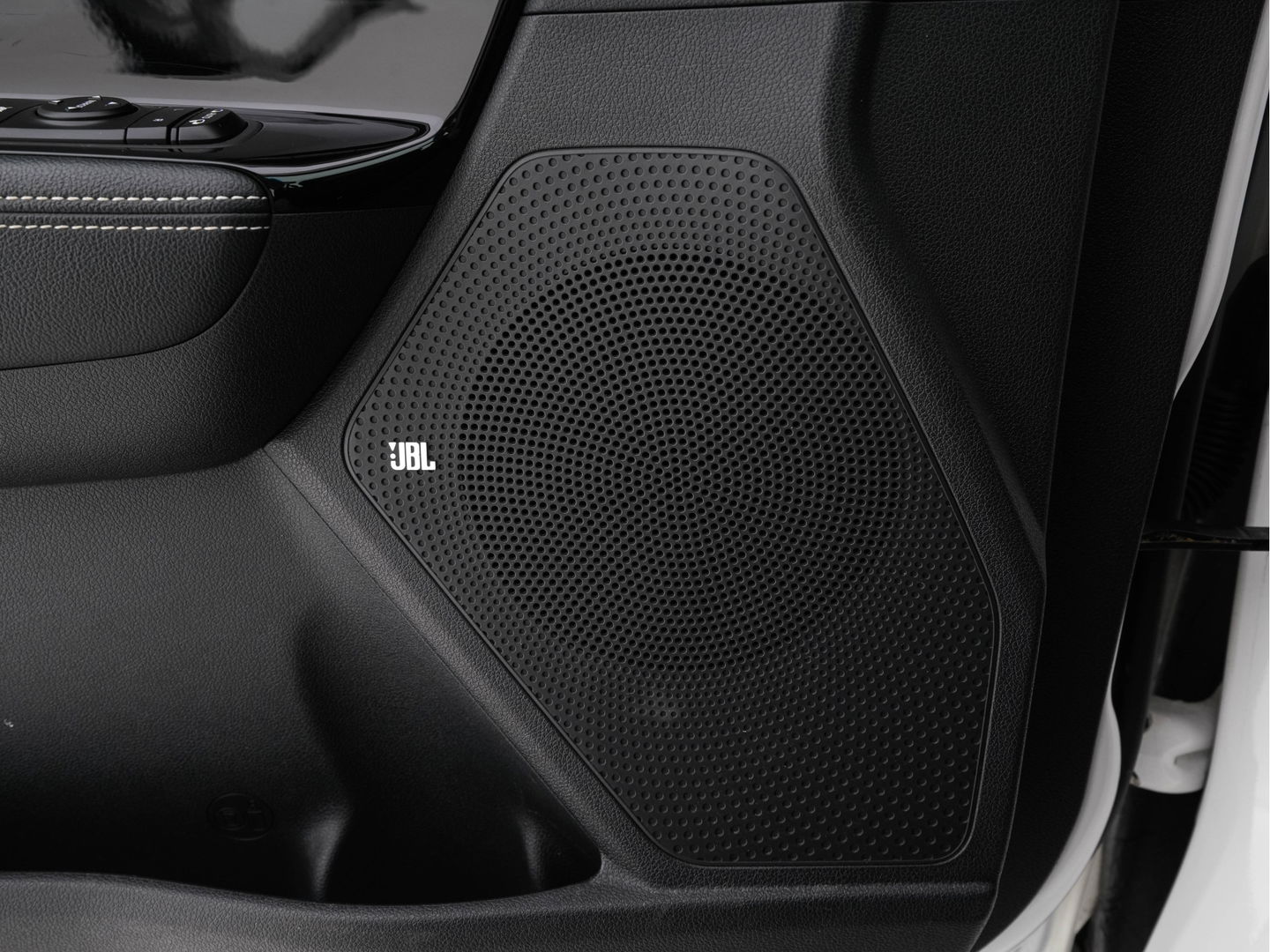 Kia e-Niro ExecutiveLine 64 kWh [ 3-Fase ] {SOH-100%} (INCL-BTW)  Aut.*HEATPUMP | LEATHER | FULL-LED | NAVI-FULLMAP | ADAPTIVE-CRUISE | CAMERA | MEMORY-PACK | LANE-ASSIST | KEYLESS | DIGI-COCKPIT | PRIVACYGLASS | SHIFTPADDLES | 17"ALU*