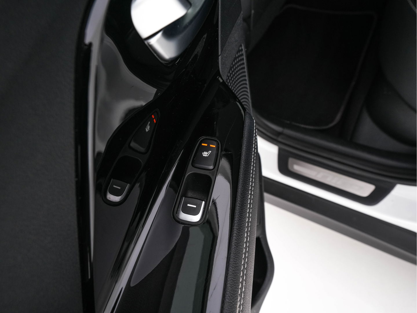 Kia e-Niro ExecutiveLine 64 kWh [ 3-Fase ] {SOH-100%} (INCL-BTW)  Aut.*HEATPUMP | LEATHER | FULL-LED | NAVI-FULLMAP | ADAPTIVE-CRUISE | CAMERA | MEMORY-PACK | LANE-ASSIST | KEYLESS | DIGI-COCKPIT | PRIVACYGLASS | SHIFTPADDLES | 17"ALU*