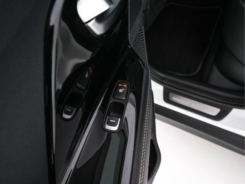 Kia e-Niro ExecutiveLine 64 kWh [ 3-Fase ] {SOH-100%} (INCL-BTW)  Aut.*HEATPUMP | LEATHER | FULL-LED | NAVI-FULLMAP | ADAPTIVE-CRUISE | CAMERA | MEMORY-PACK | LANE-ASSIST | KEYLESS | DIGI-COCKPIT | PRIVACYGLASS | SHIFTPADDLES | 17"ALU*