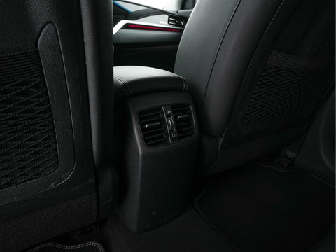 Kia e-Niro ExecutiveLine 64 kWh [ 3-Fase ] {SOH-100%} (INCL-BTW)  Aut.*HEATPUMP | LEATHER | FULL-LED | NAVI-FULLMAP | ADAPTIVE-CRUISE | CAMERA | MEMORY-PACK | LANE-ASSIST | KEYLESS | DIGI-COCKPIT | PRIVACYGLASS | SHIFTPADDLES | 17"ALU*