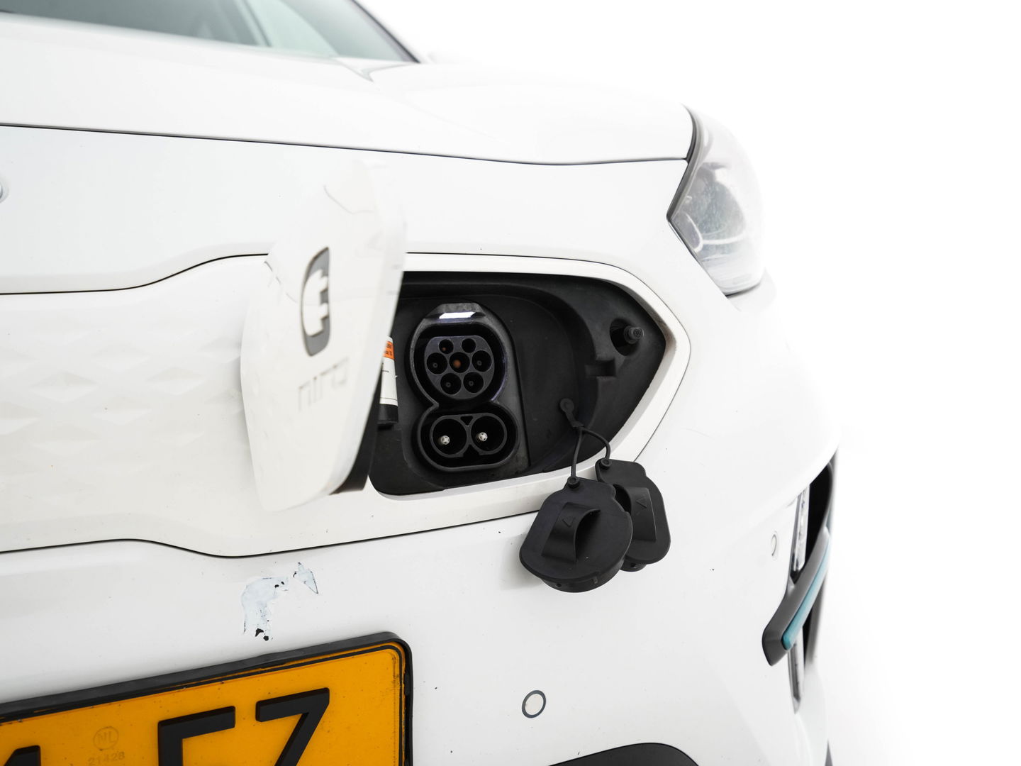 Kia e-Niro ExecutiveLine 64 kWh [ 3-Fase ] {SOH-100%} (INCL-BTW)  Aut.*HEATPUMP | LEATHER | FULL-LED | NAVI-FULLMAP | ADAPTIVE-CRUISE | CAMERA | MEMORY-PACK | LANE-ASSIST | KEYLESS | DIGI-COCKPIT | PRIVACYGLASS | SHIFTPADDLES | 17"ALU*