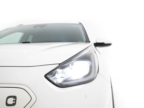 Kia e-Niro ExecutiveLine 64 kWh [ 3-Fase ] {SOH-100%} (INCL-BTW)  Aut.*HEATPUMP | LEATHER | FULL-LED | NAVI-FULLMAP | ADAPTIVE-CRUISE | CAMERA | MEMORY-PACK | LANE-ASSIST | KEYLESS | DIGI-COCKPIT | PRIVACYGLASS | SHIFTPADDLES | 17"ALU*