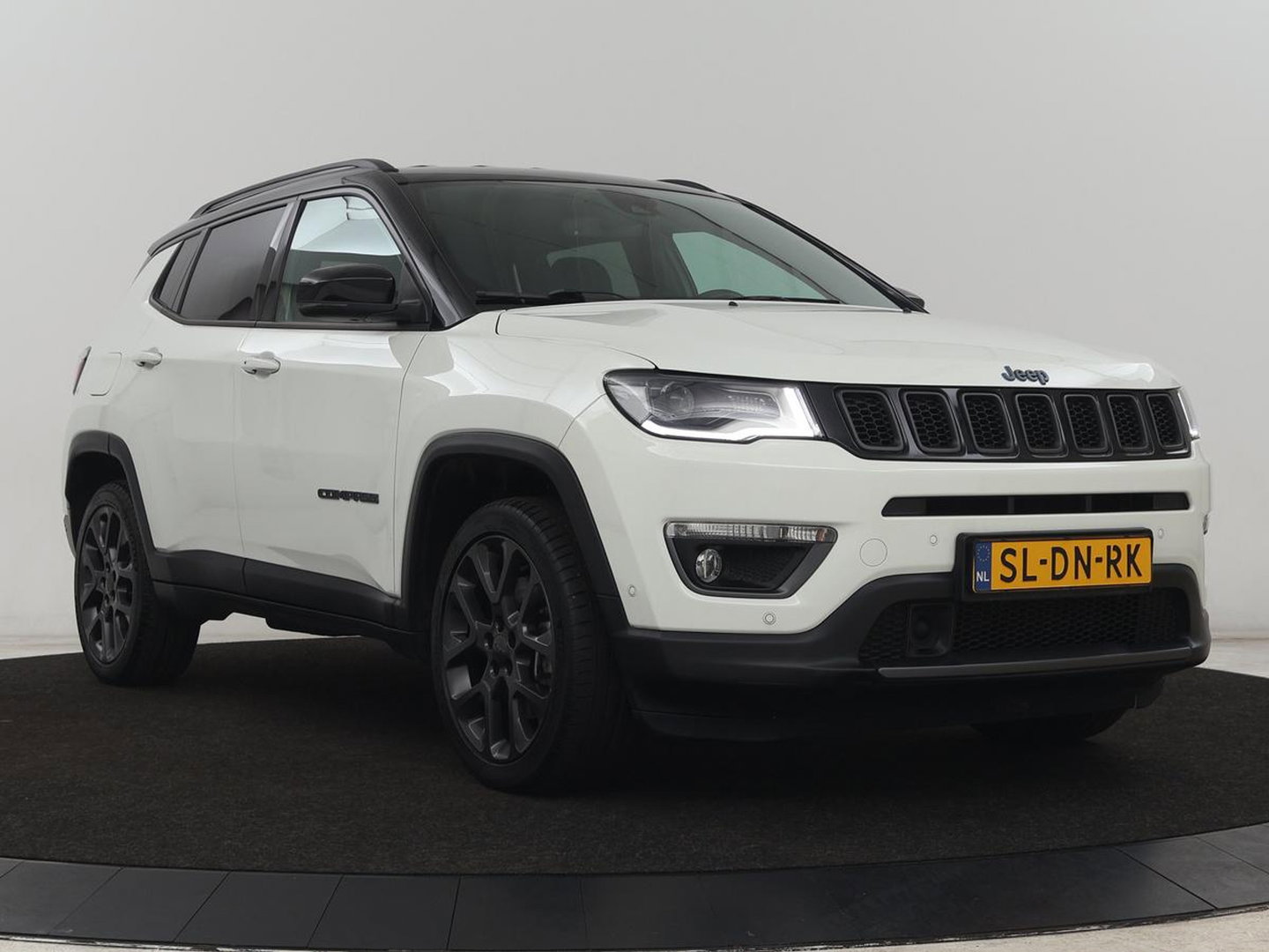 Jeep Compass 4xe 240 Plug-in Hybrid Electric S | Leder | Stoel & stuurverwarming | Alpine Sound | Camera | Bi-Xenon | Memory | Keyless | Carplay | Navigatie | PHEV