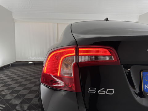 Volvo S60 2.0 D3 Polar+ Dynamic (INCL-BTW) *LEATHER | XENON | NAVI-FULLMAP | HEATED-SPORTSEATS | PRIVACYGLASS | ECC | PDC | CRUISE | TOWBAR | 17''ALU*