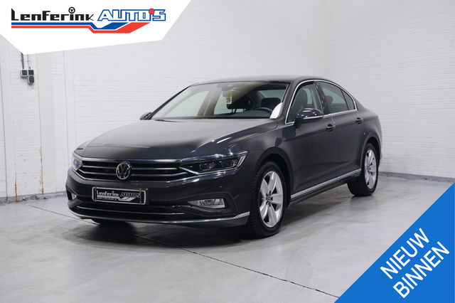 Volkswagen Passat - 1.5 TSI Elegance 1e Eig. NAP DAB ACC Virtual cockpit Navi Clima Apple-carplay Sportstoelen Leder-alcantara Stoelverwarming PDC-v+a