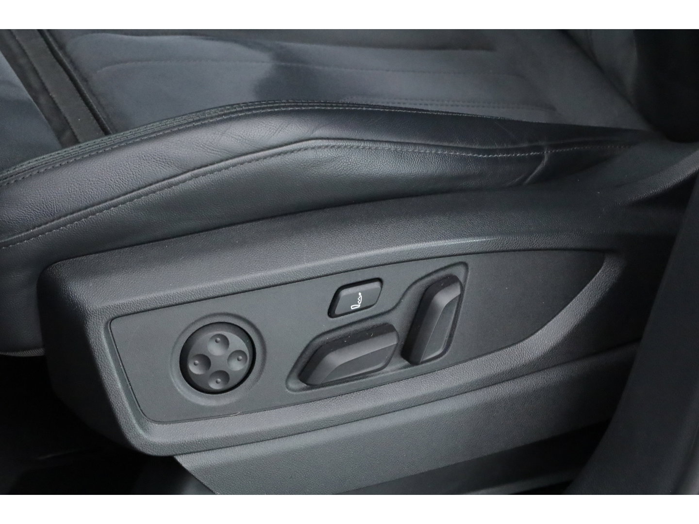 Audi Q5 50 TFSI e Advanced edition | Digi. Cockpit | Afn. Trekhaak | Apple CarPlay | Massage | Stoelverw. | Camera | 19'' 35500