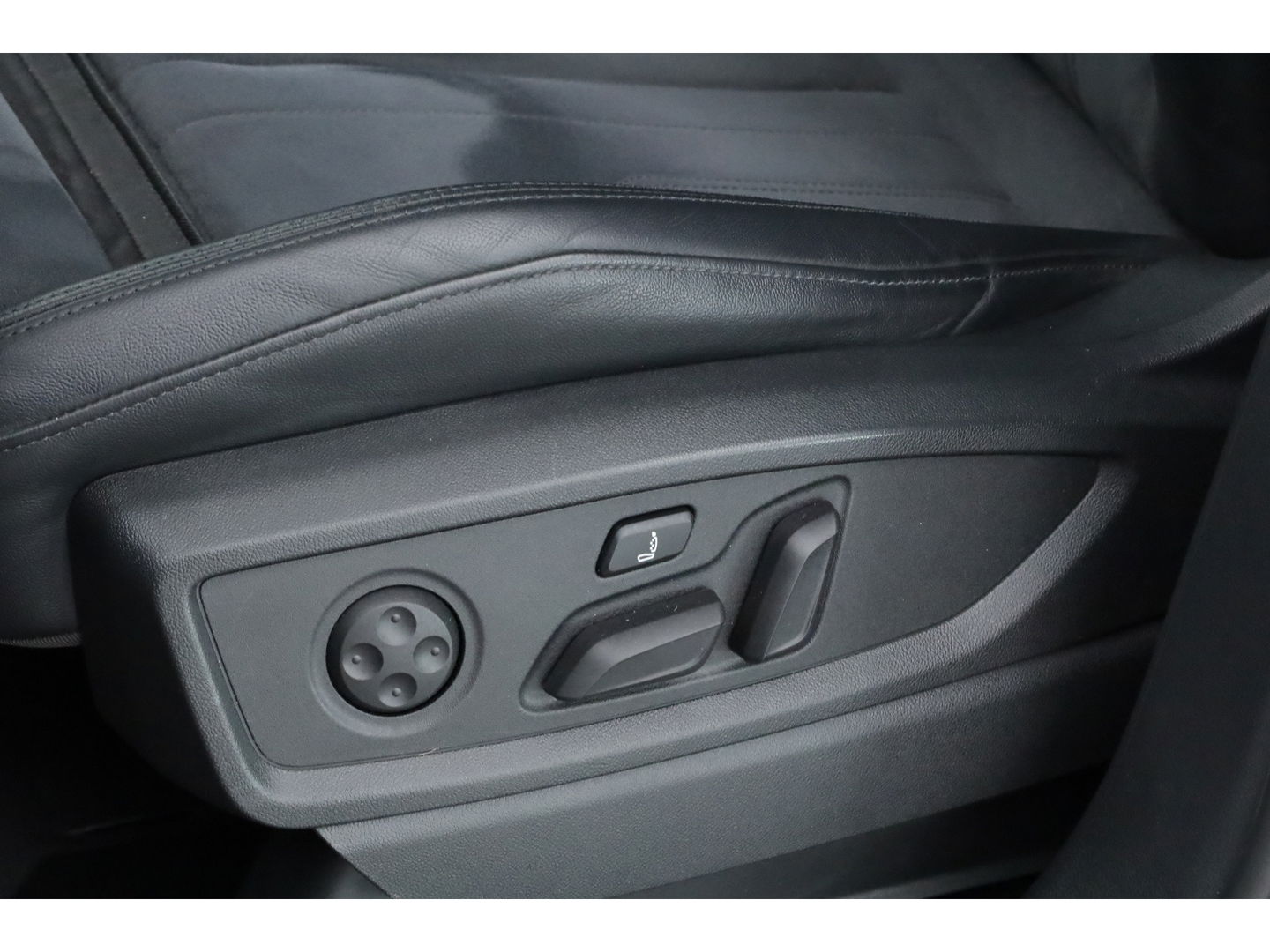 Audi Q5 50 TFSI e Advanced edition | Digi. Cockpit | Afn. Trekhaak | Apple CarPlay | Massage | Stoelverw. | Camera | 19'' 35500