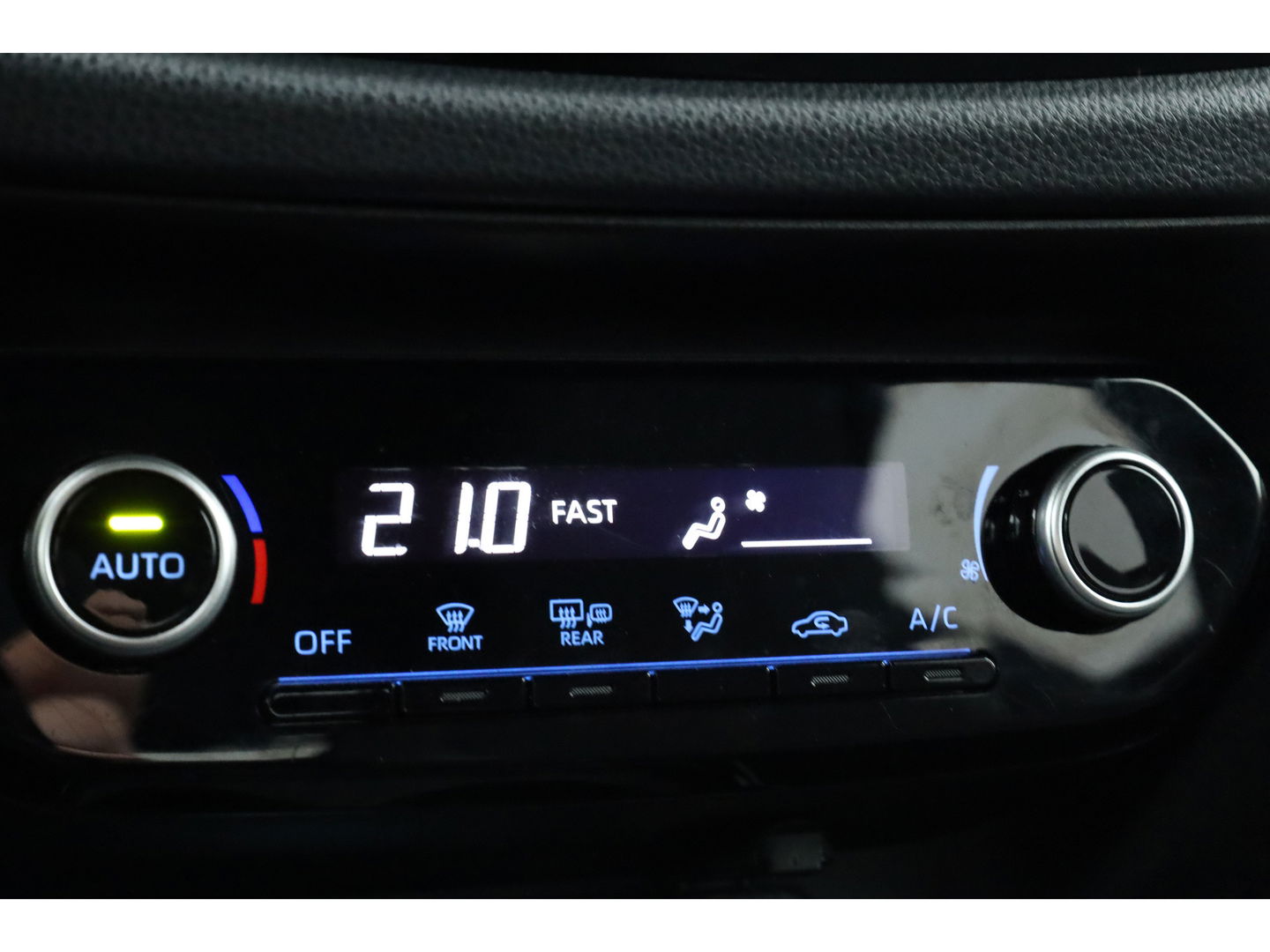 Toyota Aygo X 1.0 VVT-i S-CVT Envy Automaat | Navi | JBL Audio | Apple CarPlay | Camera | Adapt. Cruise