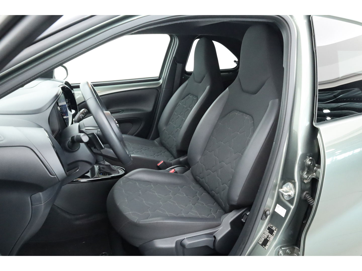 Toyota Aygo X 1.0 VVT-i S-CVT Envy Automaat | Navi | JBL Audio | Apple CarPlay | Camera | Adapt. Cruise