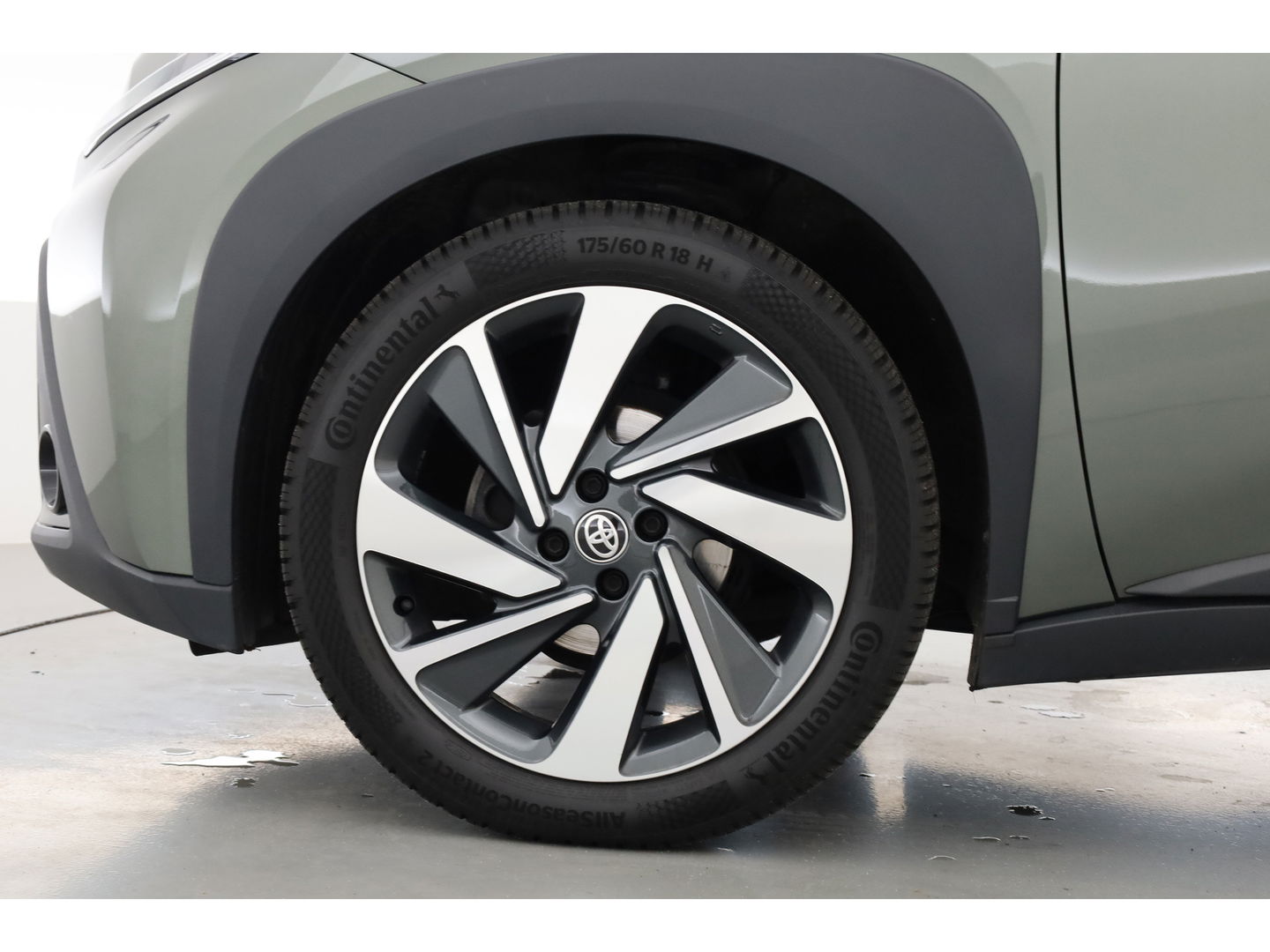 Toyota Aygo X 1.0 VVT-i S-CVT Envy Automaat | Navi | JBL Audio | Apple CarPlay | Camera | Adapt. Cruise