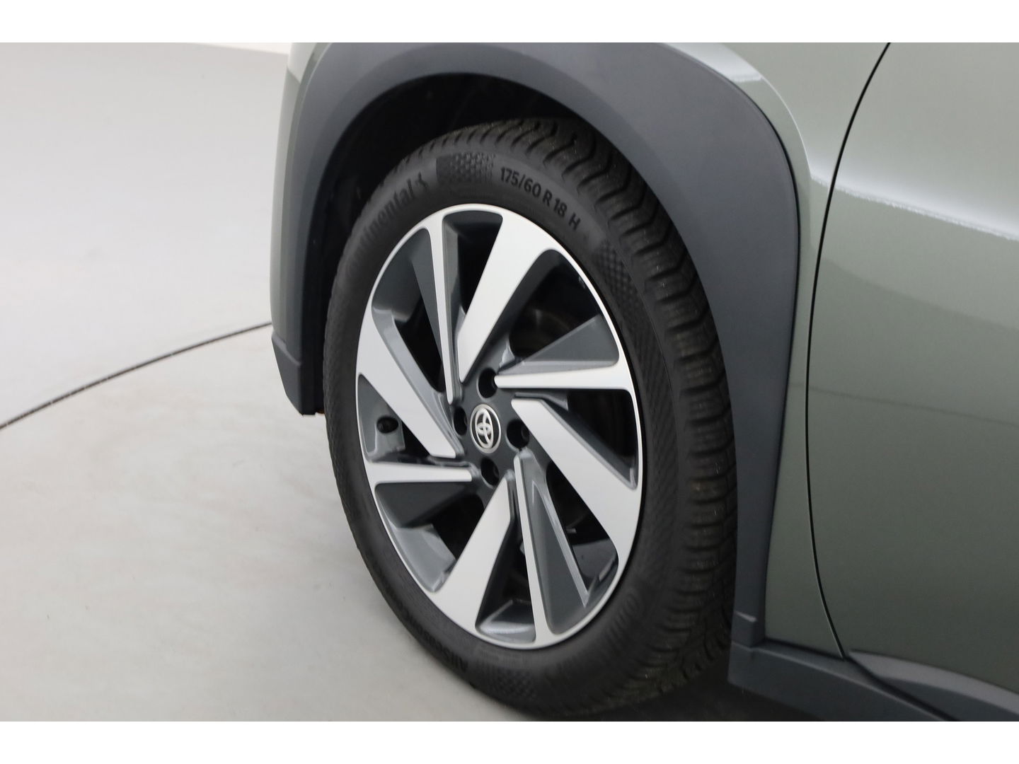 Toyota Aygo X 1.0 VVT-i S-CVT Envy Automaat | Navi | JBL Audio | Apple CarPlay | Camera | Adapt. Cruise