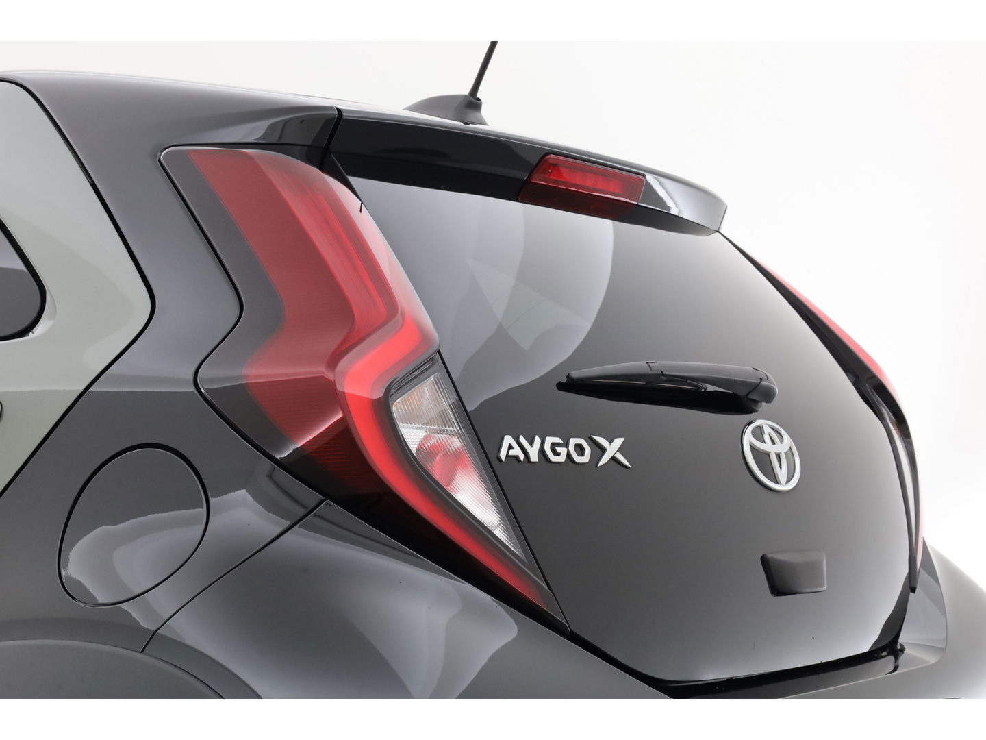 Toyota Aygo X 1.0 VVT-i S-CVT Envy Automaat | Navi | JBL Audio | Apple CarPlay | Camera | Adapt. Cruise