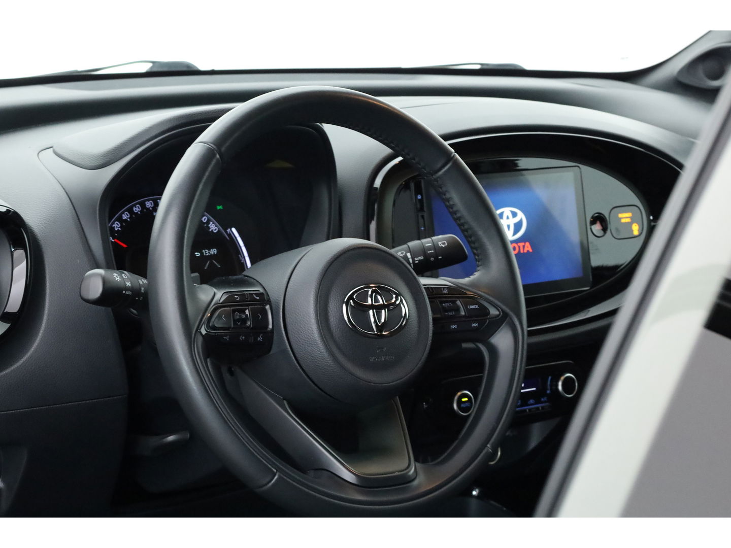 Toyota Aygo X 1.0 VVT-i S-CVT Envy Automaat | Navi | JBL Audio | Apple CarPlay | Camera | Adapt. Cruise
