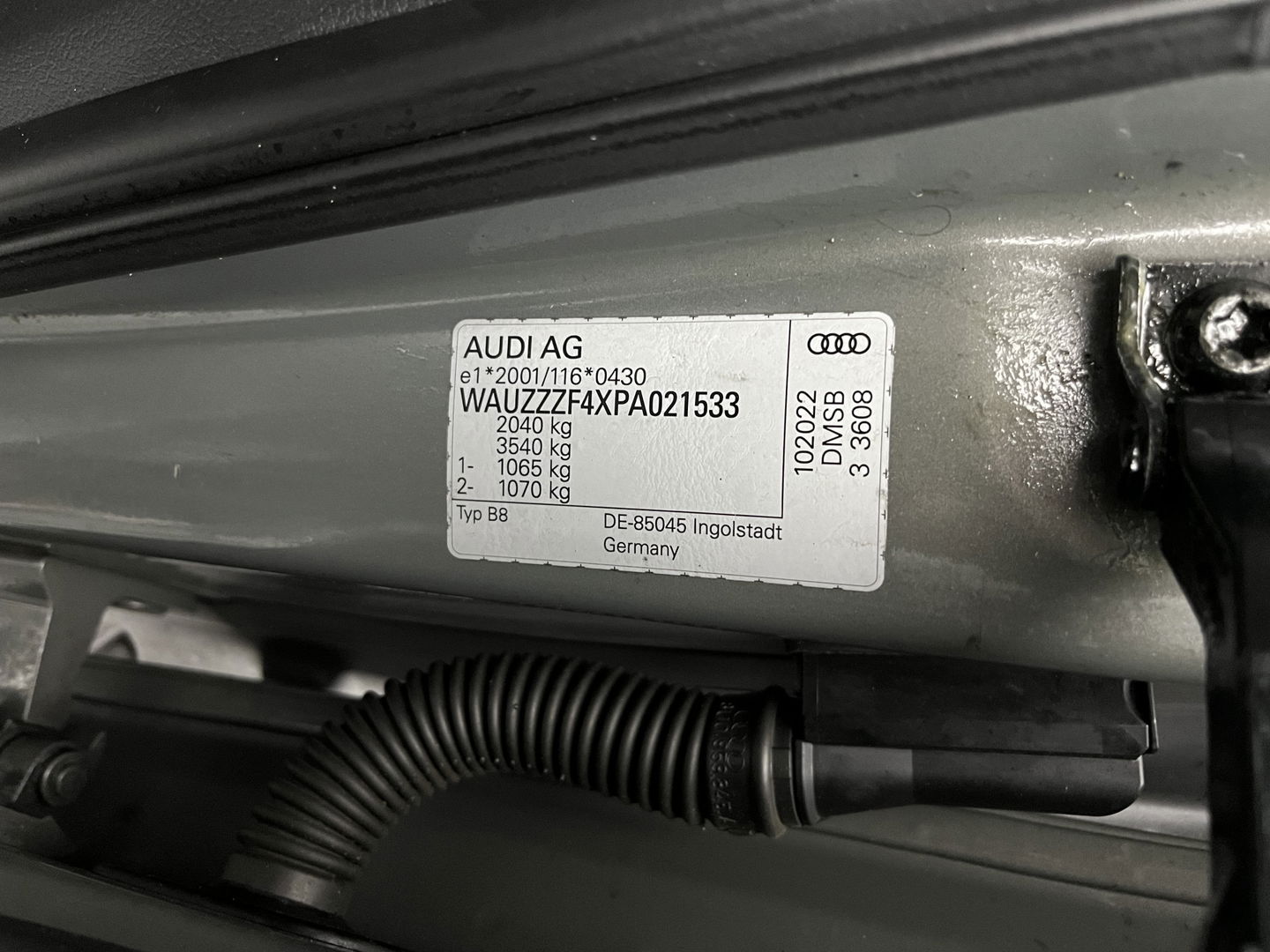 Audi A4 Limousine 35 TFSI S-Line Edition (INCL-BTW) Aut. *LEATHER-FABRIC | FULL-LED | DIGI-COCKPIT | DAB+ | CAMERA | SPORTSEATS | PRIVACYGLASS | ECC | CARPLAY | KEYLESS | SHIFTPADDLES | SELECT-DRIVE | PDC | CRUISE | 19''ALU*