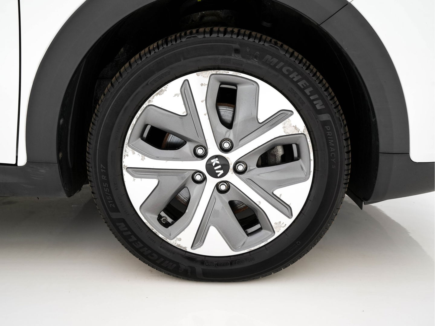 Kia e-Niro ExecutiveLine 64 kWh [ 3-Fase ] {SOH-100%} (INCL-BTW)  Aut.*HEATPUMP | LEATHER | FULL-LED | NAVI-FULLMAP | ADAPTIVE-CRUISE | CAMERA | MEMORY-PACK | LANE-ASSIST | KEYLESS | DIGI-COCKPIT | PRIVACYGLASS | SHIFTPADDLES | 17"ALU*