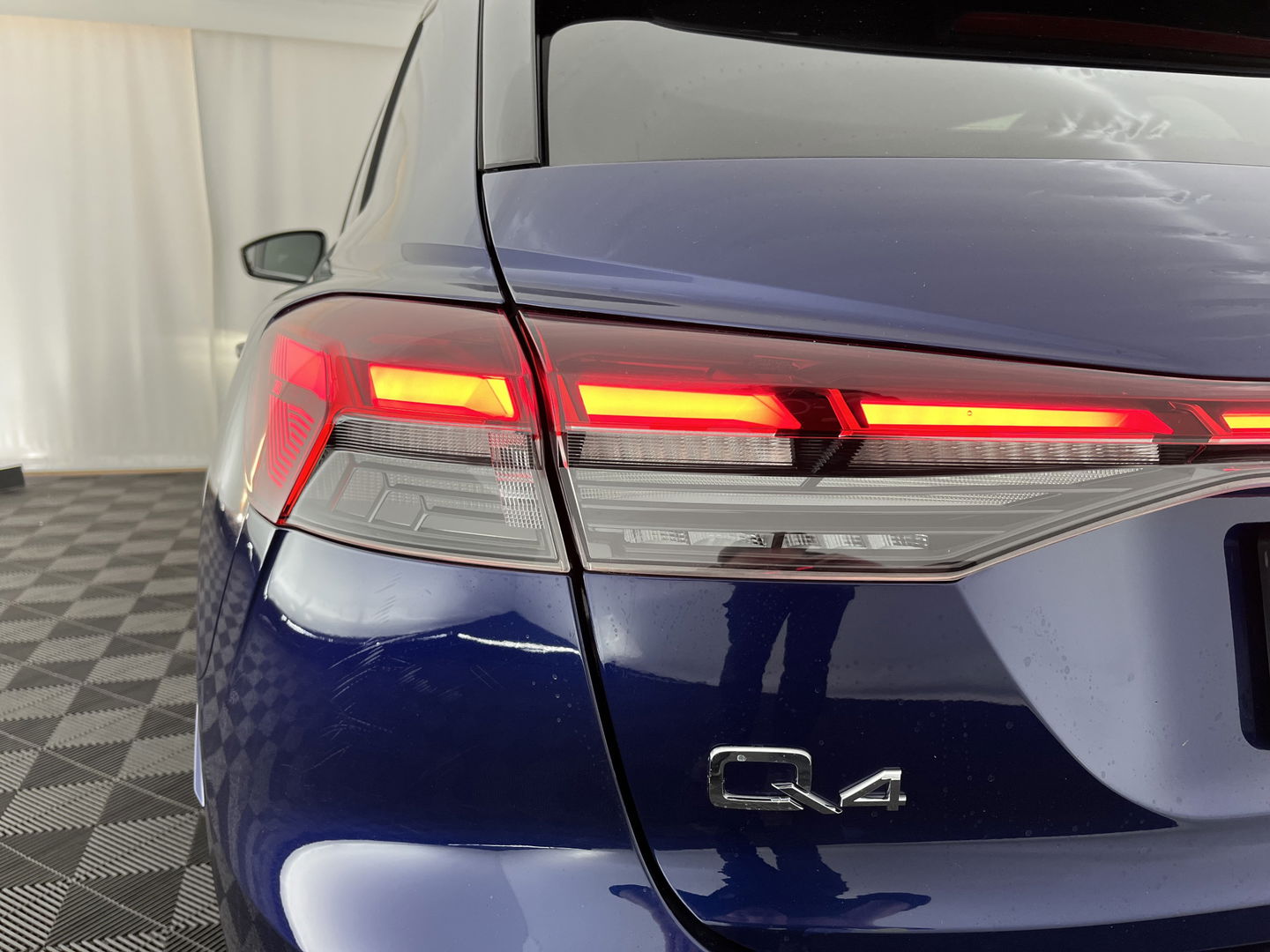 Audi Q4 e-tron 40 Advanced Edition 77 kWh [ 3-Fase-11kW ] {SOH-92%} (INCL-BTW) Aut.*HEATPUMP | NAVI-FULLMAP | MATRIX-LED | KEYLESS | AUDI-SOUND |  DIGI-COCKPIT | DAB | CARPLAY | HEATED-SPORTSEATS | PRIVACYGLASS | CRUISE | 19''ALU*