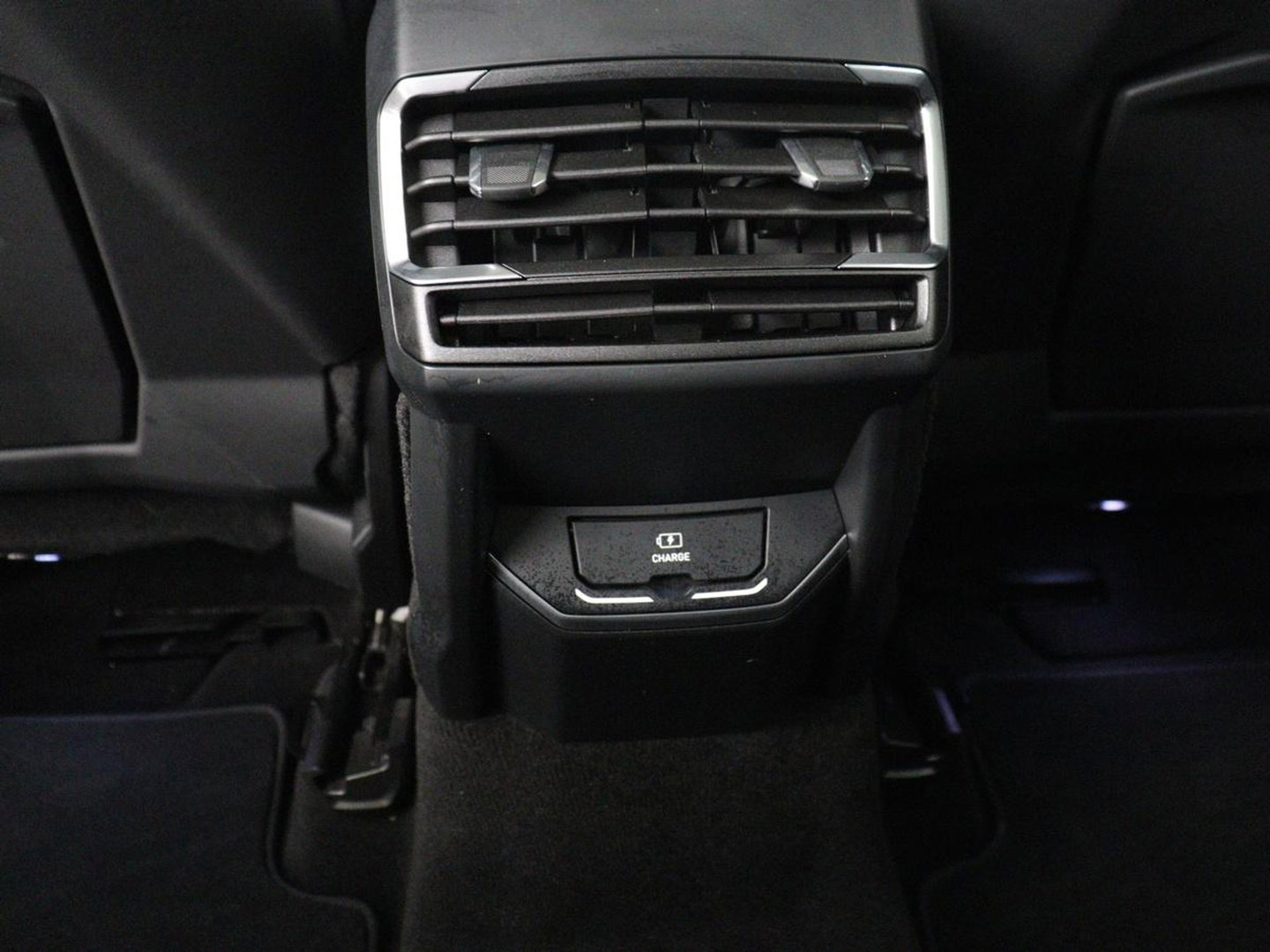 Lynk & Co 01 1.5 Plug In | Trekhaak | Panoramadak | Infinity by Harman | Camera | Adaptive cruise | Stoelverwarming | Carplay | Memory | Full LED | PHEV