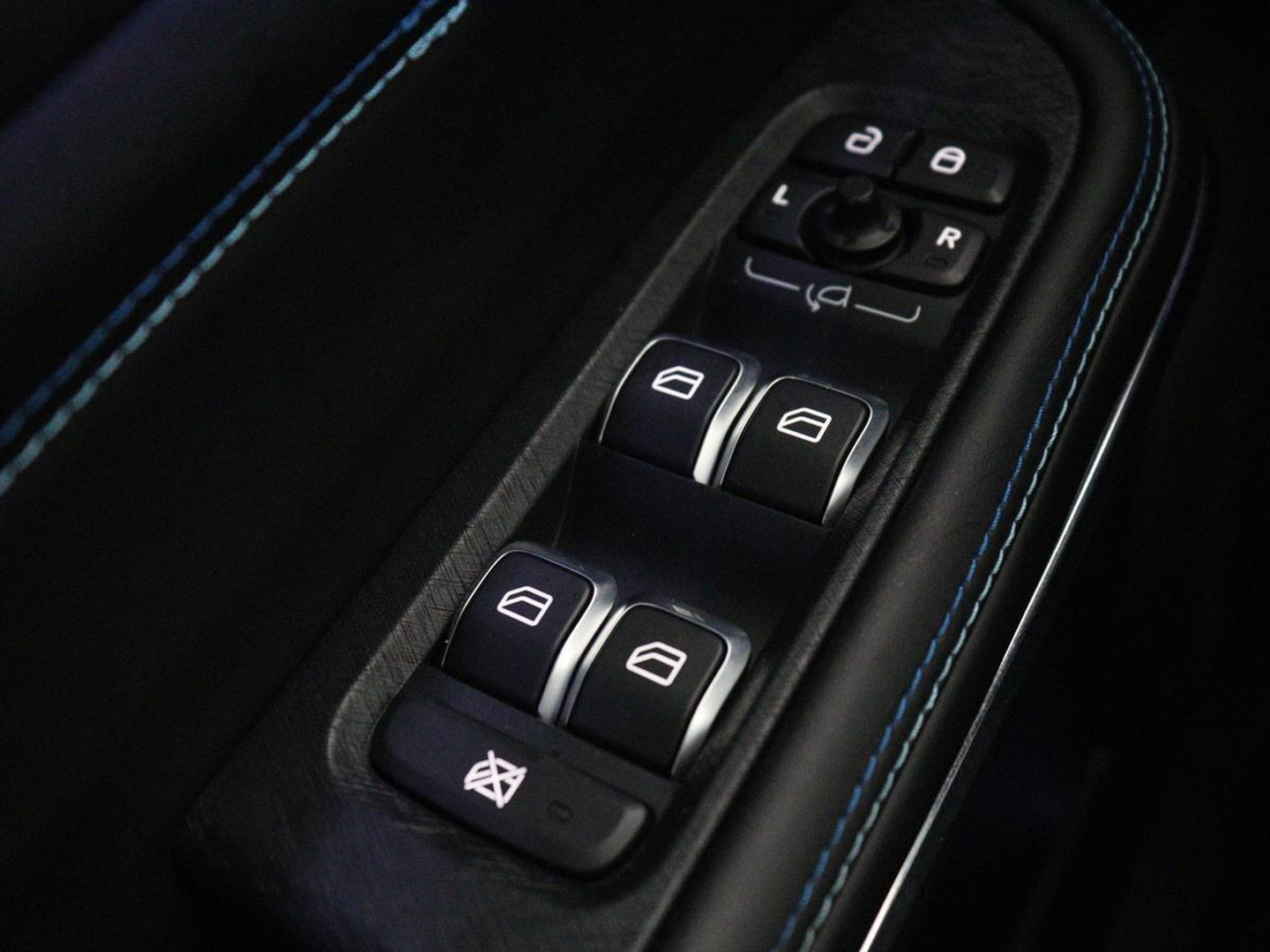 Lynk & Co 01 1.5 Plug In | Trekhaak | Panoramadak | Infinity by Harman | Camera | Adaptive cruise | Stoelverwarming | Carplay | Memory | Full LED | PHEV