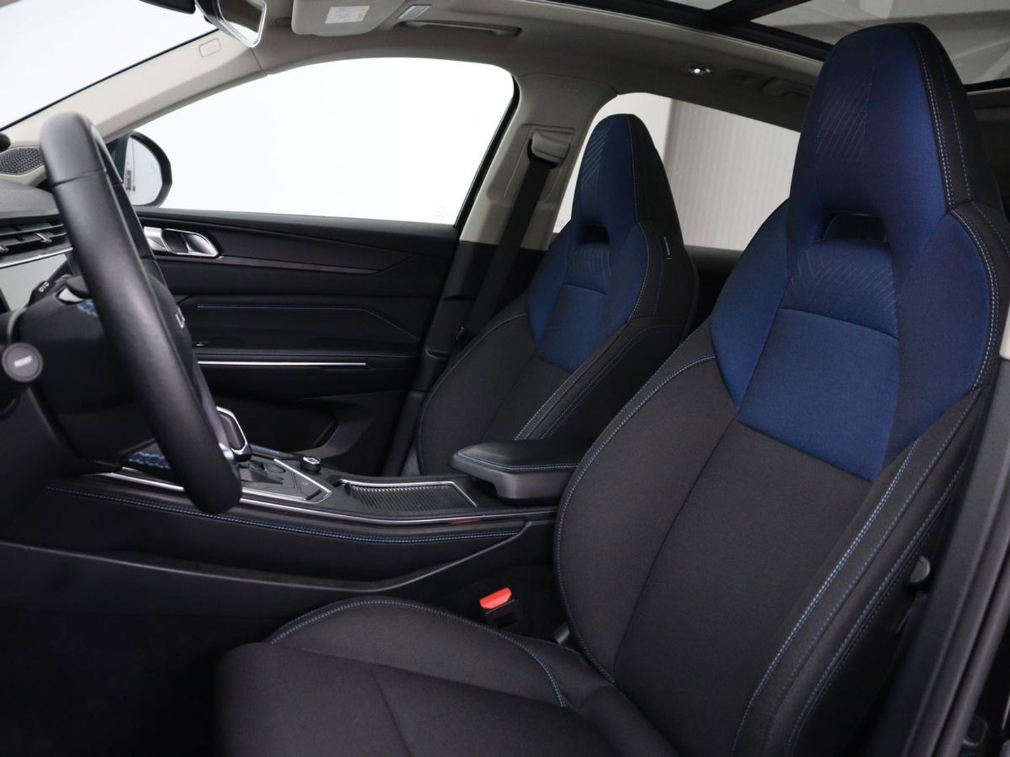 Lynk & Co 01 1.5 Plug In | Trekhaak | Panoramadak | Infinity by Harman | Camera | Adaptive cruise | Stoelverwarming | Carplay | Memory | Full LED | PHEV