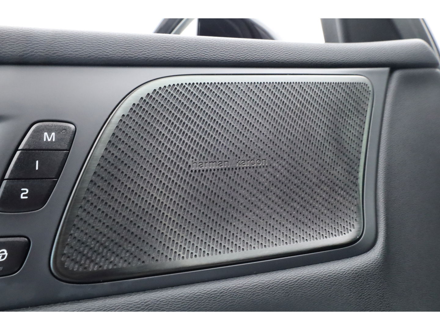 Volvo V60 T8 Recharge R-Design | Memory Seats | Pilot Assist | H&K Audio | Stoel- Stuurverw. | Elek. Trekhaak | Nav + CarPlay