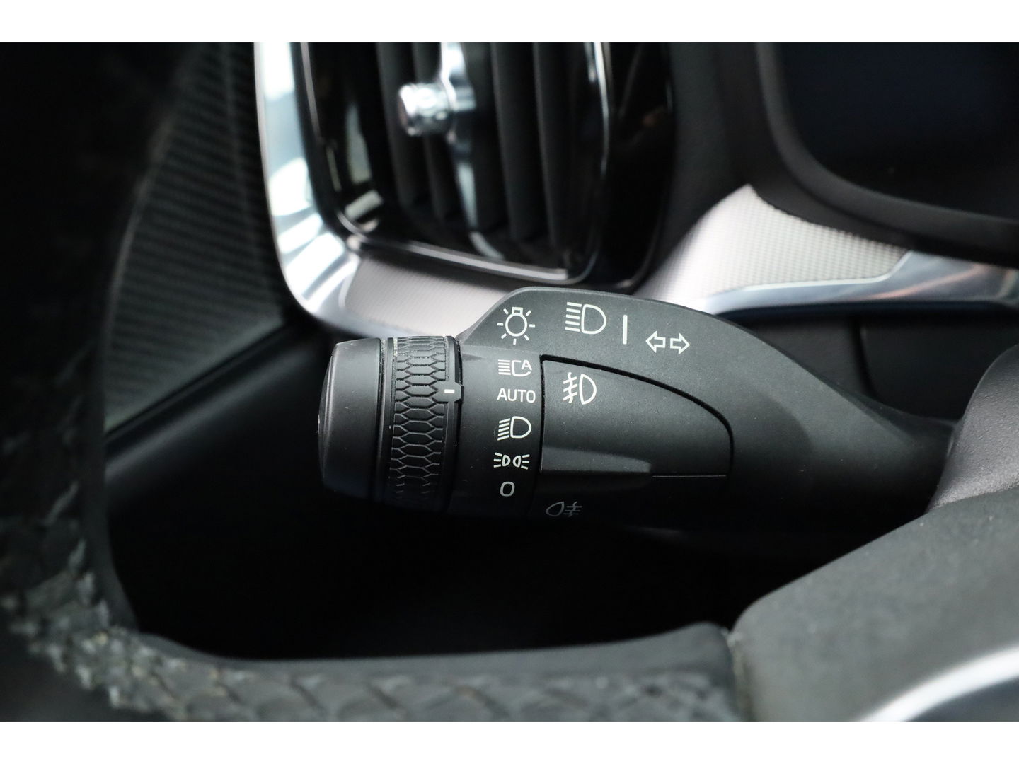 Volvo V60 T8 Recharge R-Design | Memory Seats | Pilot Assist | H&K Audio | Stoel- Stuurverw. | Elek. Trekhaak | Nav + CarPlay