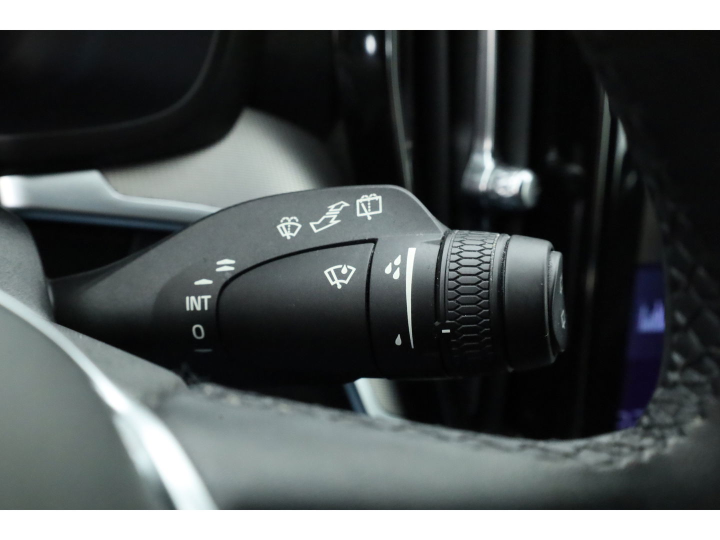 Volvo V60 T8 Recharge R-Design | Memory Seats | Pilot Assist | H&K Audio | Stoel- Stuurverw. | Elek. Trekhaak | Nav + CarPlay